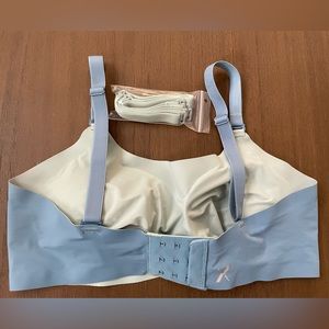 Knix evolution bra size 4 light blue/light green